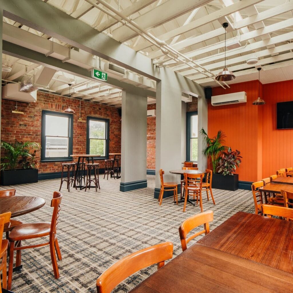 Grandstand – Feed – square